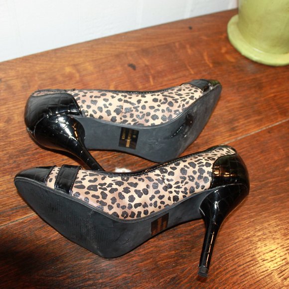 LIMITED TIME SALE: Qupid Animal Print Stilettos with Black Patent Accents Size 8 - Picture 9 of 10